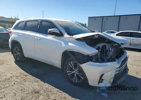 2018 Toyota Highlander Le из США, поврежденный, VIN 5TDBZRFHXJS871082